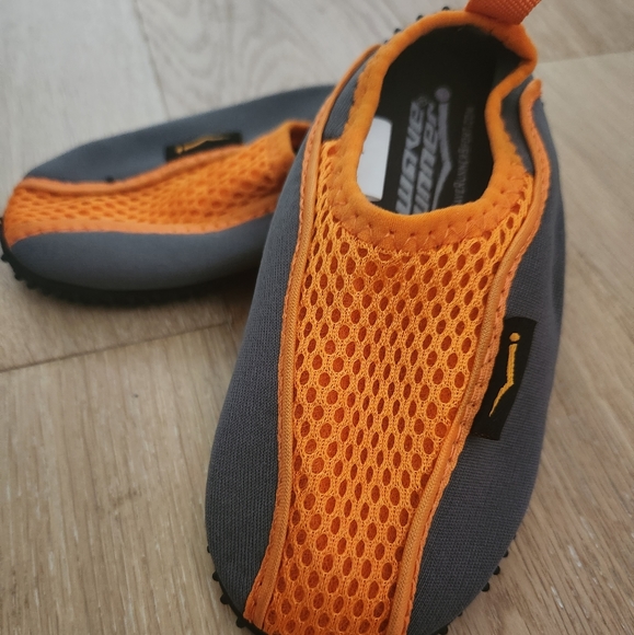 WAVE RUNNER | NWOT water shoes - Picture 2 of 4